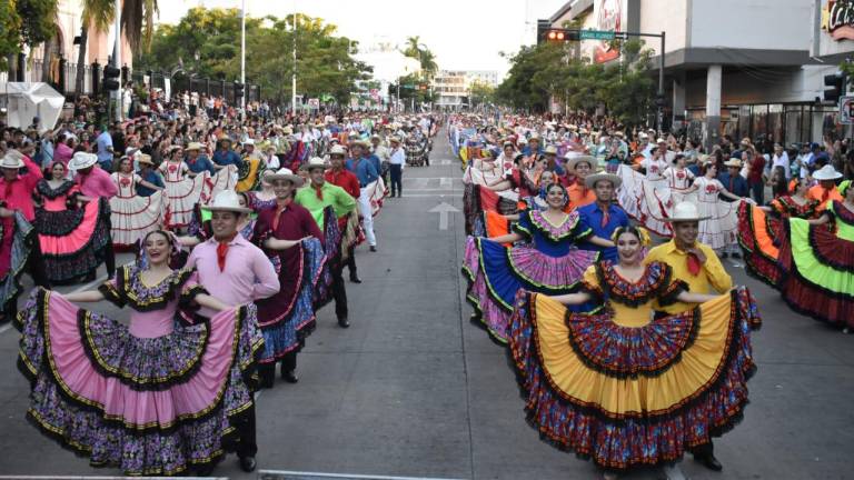 Casi mil bailarines participan en la coreografía monumental ‘Así baila Sinaloa’.