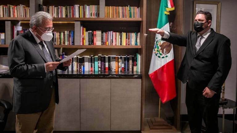 El Gobernador Rubén Rocha Moya nombra a Héctor Brito como el nuevo Rector de la UPSIN.