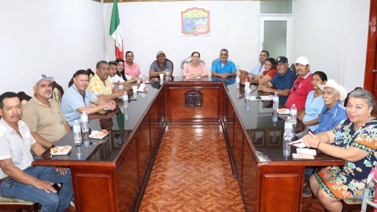 La Alcaldesa de Escuinapa se reunió con Síndicos, Síndica, Comisarios y Comisarias de la localidad.
