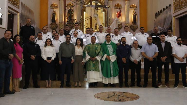 Policías de Culiacán dan gracias por seguir dedicándose a su profesión.