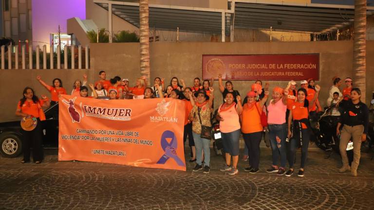 Marchan en Mazatlán por las mujeres desaparecidas y las sufren violencia de género