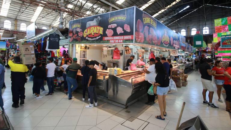 Las ventas por la temporada decembrina han dejado buenas ganancias a los comerciantes del Mercado Pino Suárez, en el Centro de Mazatlán.