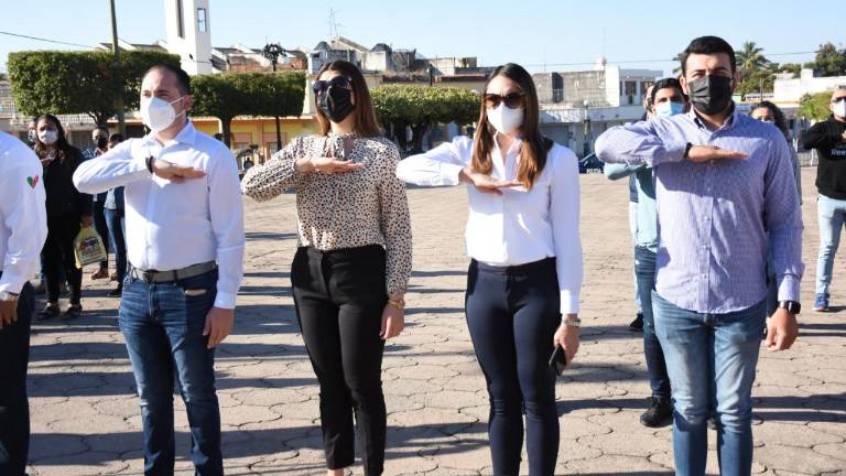 Las autoridades rosarenses en la ceremonia.