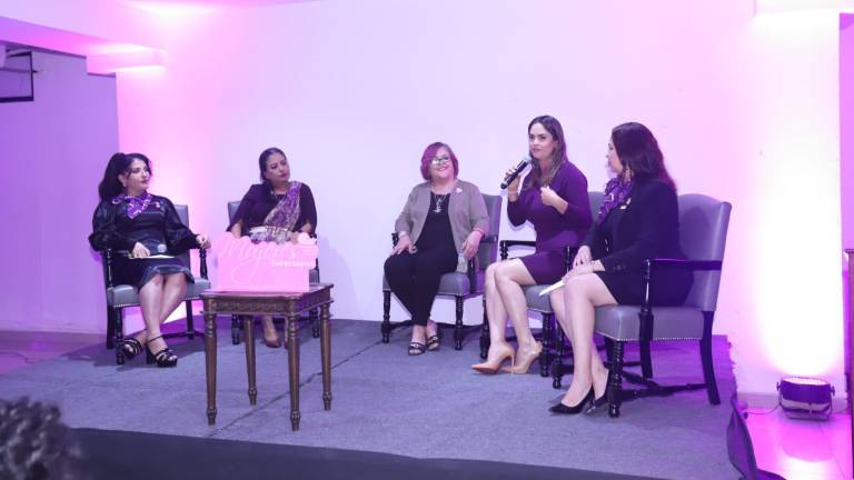 Panel “Mujer, vístete de poder y conquista”, organizado por Canaco Servitur Mazatlán.