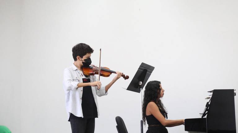 Compaten alumnos de Xavier Tortosa su talento en el violín