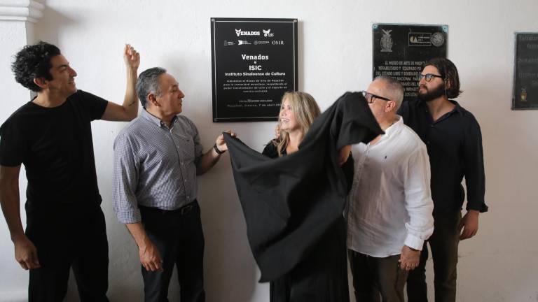 Eduardo Sarabia, Juan Salvador Avilés Ochoa, Celia Jáuregui, José Antonio Toledo Ortiz y Cristian Riestra, al momento de la develación de la placa.