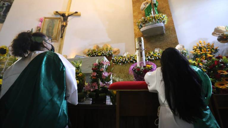 Como cada año, los devotos a San Judas Tadeo acudieron al templo a darle gracias por los favores recibidos, hoy en su día.