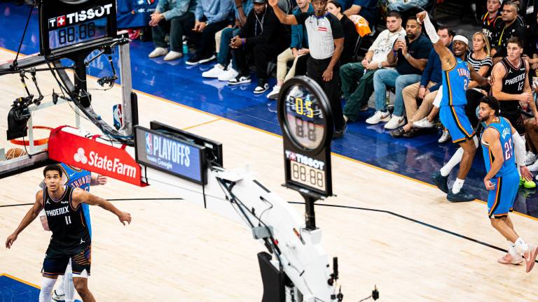 Shai Gilgeous-Alexander demostró su etiqueta de MVP para conducir al Thunder a la siguiente ronda.