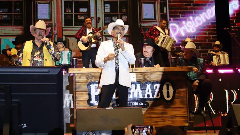 Las voces de las destacadas figuras del regional norteño, Lalo Mora, Raúl Hernández, Eliseo Robles y Rosendo Cantú deleitaron al público mazatleco con el “Palomazo Norteño”.