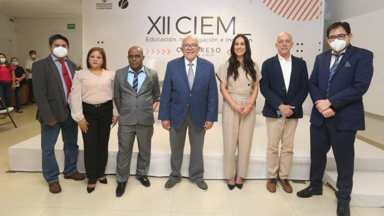 El Alcalde Luis Guillermo Benítez entre los profesionales que impartieron los talleres y conferencias.