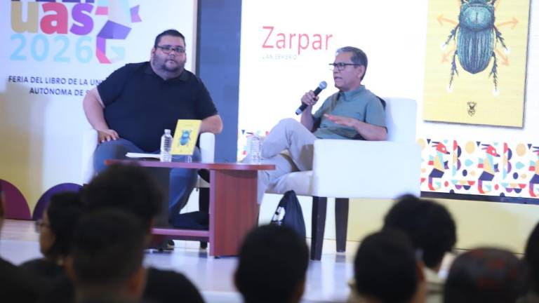 Juan Esmerio Navarri, acompañado por Giovan Osuna como comentarista.