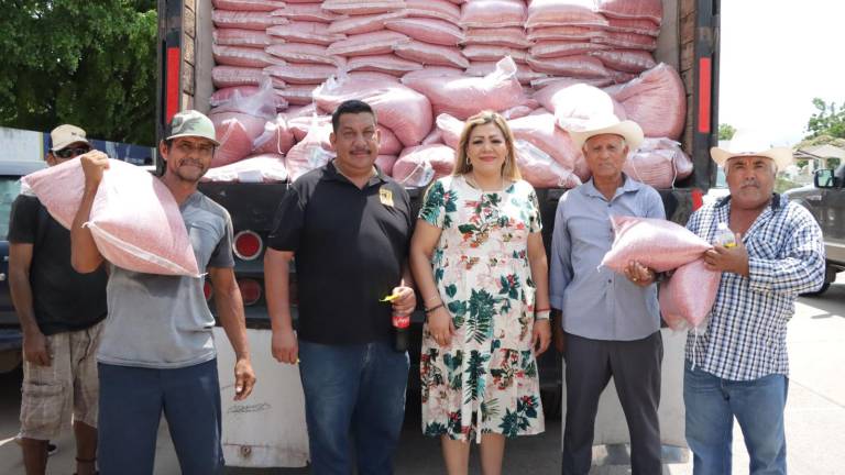 Benefician a 300 productores con entrega de semillas, en Rosario