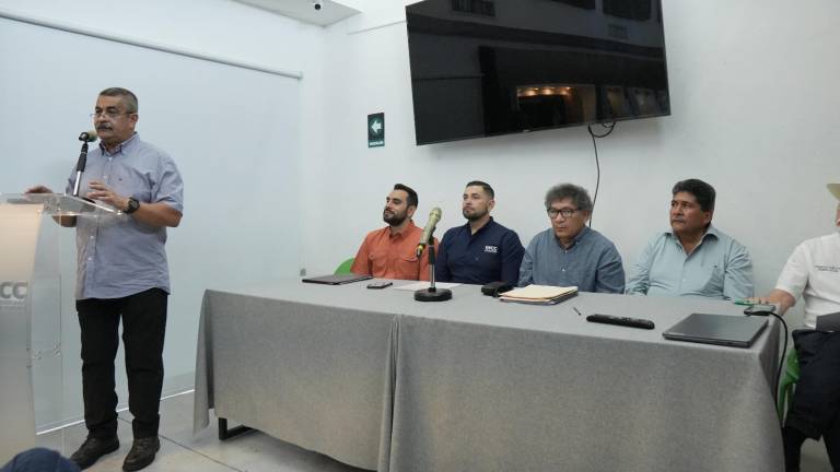 Cronistas de Sinaloa participan en el Encuentro Estatal para compartir relatos.