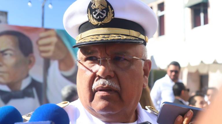 El Almirante Javier Abarca García, Comandante de la Octava Región Naval, habla de los operativos contra la pesca ilegal durante la veda del camarón.