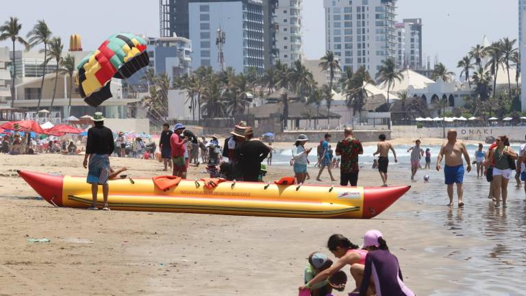 A pesar de la menor cantidad de turistas este año, Mazatlán atrayendo a los vacacionistas en Semana Santa.