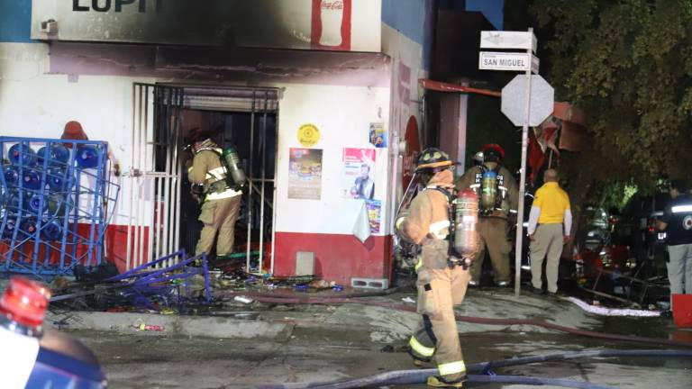 Un incendio en un domicilio que operaba como tienda de abarrotes movilizó a cuerpos de emergencia este miércoles en Pradera Dorada V.