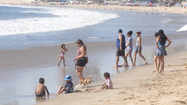 Familias enteras disfrutaron de los atractivos de Mazatlán.