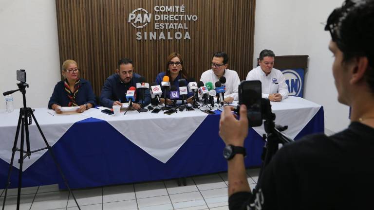 Conferencia semanal del PAN Sinaloa, donde hablaron de la situación del INE.