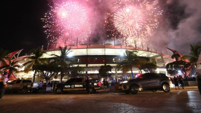 La fiesta beisbolera dio comienzo en Mazatlán.