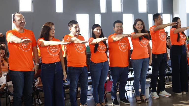 Rinde protesta la Sociedad de Padres de Familia 2025–2027, del Instituto Senda.