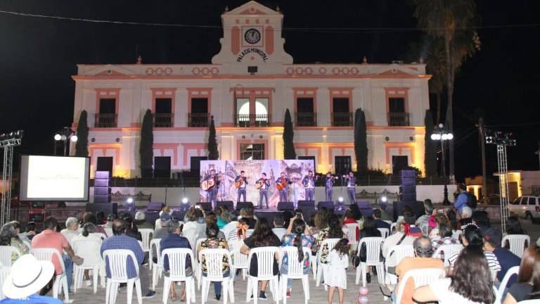 El mariachi juvenil Mazatlán amenizó la velada.