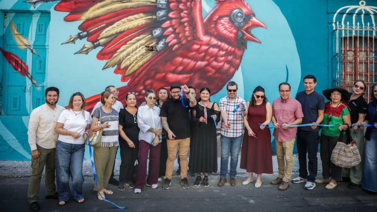 La Asociación de Periodistas 7 de Junio, Programas Sociales GC1 y Vamos Pintando inauguraron el mural Libertad de Expresión.
