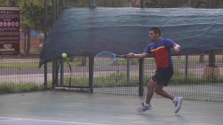 El Torneo Escalera de Tenis Tour 2025 continúa en Mazatlán con intensos duelos en las categorías Singles C y D.