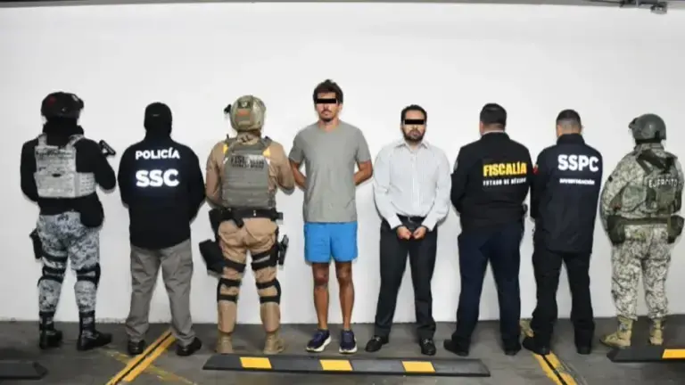 Los dos funcionarios del Edomex detenidos.