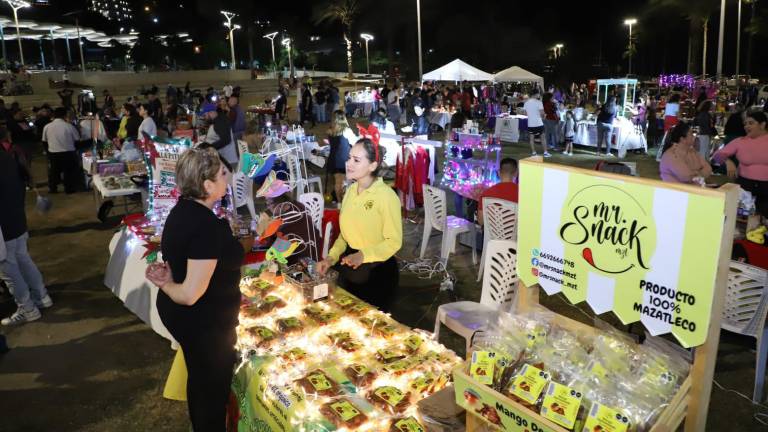 Realizan Bazar Navideño 79 emprendedores de Mazatlán