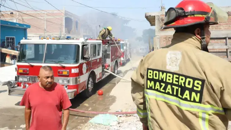 El Cabildo de Mazatlán aprobó otorgar la Medalla Jornadas Heroicas al Cuerpo Voluntario de Bomberos de Mazaltán.