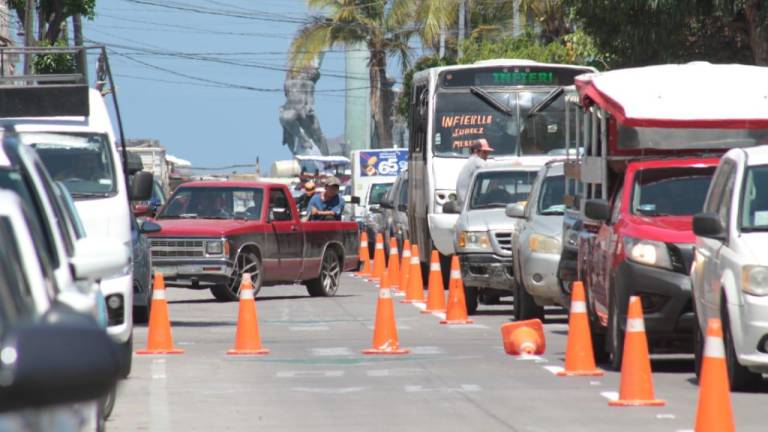 En Mazatlán se congestiona la Gutiérrez Nájera por cierre de carril