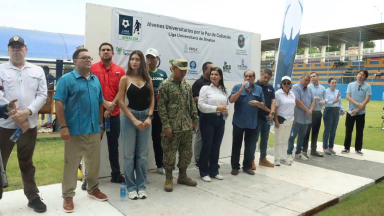 Diferentes personalidades se dieron cita en la apertura de la Liga Universitaria de Sinaloa.