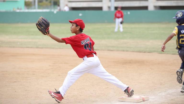 Liga Mazatlán explota a la ofensiva y noquea a Rieleros en el Mazatlán Baseball Tournament
