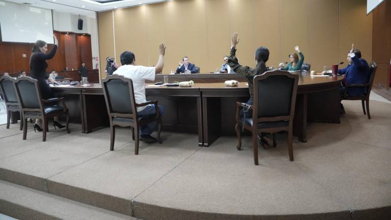 Diputación permanente deja sin efecto las licencias de dos legisladores que retomaron sus funciones al no ser electas como candidatas.