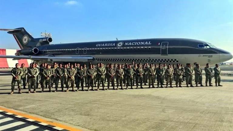 Elementos de Fuerzas Especiales del Ejército en su traslado hacia Sinaloa.