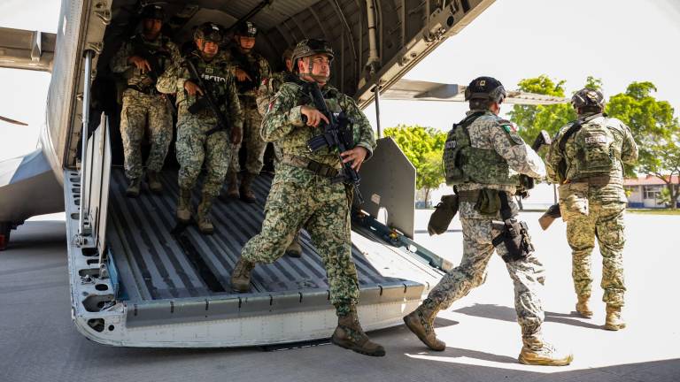 Arribo de militares a Culiacán como parte del refuerzo federal ante la violencia en Sinaloa.