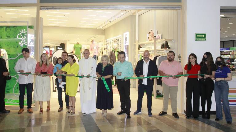 Lacoste reinaugura su tienda, ahora con nueva imagen en Plaza Fórum.