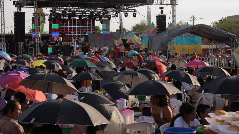 En el marco de la Feria de la Primavera, el Gobierno de Rosario organizó el festejo del Día de las Madres.