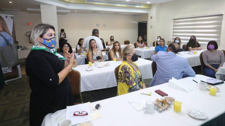 Imelda Alejo Velarde, presidenta de AMMJE en el puerto, informó que este tipo de sociedades benefician principalmente a las emprendedoras.