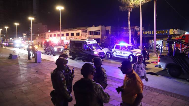 El siniestro registrado en una taquería de la Avenida del Mar en Mazatlán dejó tres muertos y dos heridos.