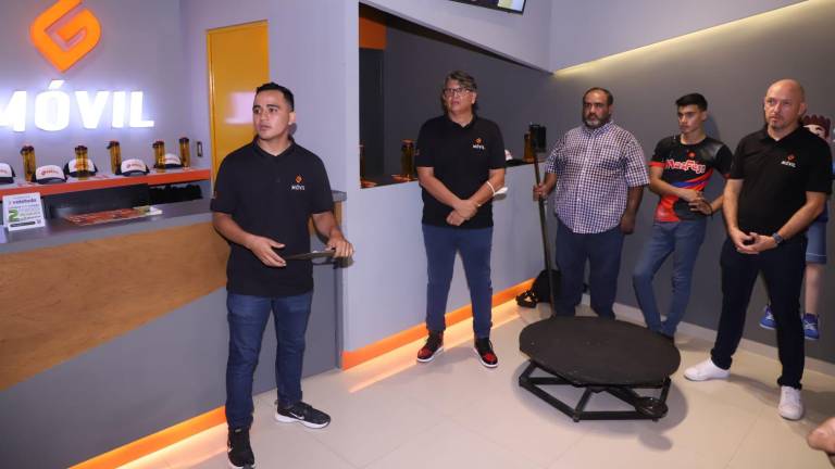 Inauguración de las instalaciones de la empresa de telefonía celular G Móvil.