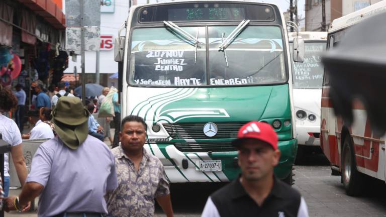 Tomar un camión en Mazatlán es un reto para los usuarios