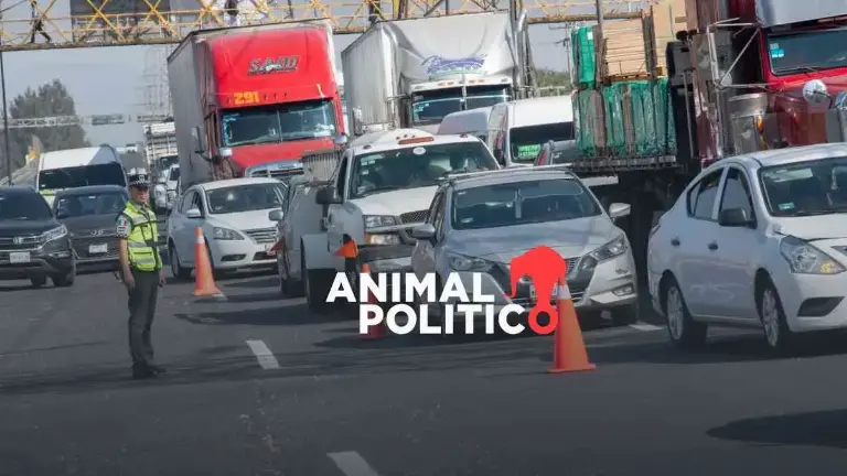 Transportistas mantuvieron bloqueos en carreteras del País para exigir mayor seguridad y denunciar asaltos constantes en las rutas.
