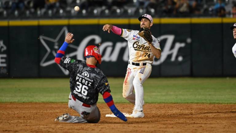 Rodríguez tira para doble play.