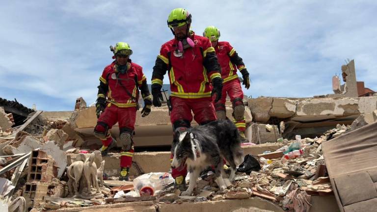 Personal de Cruz Roja de México colabora en las tareas de rescate en Venezuela, afectada por dos sismos.
