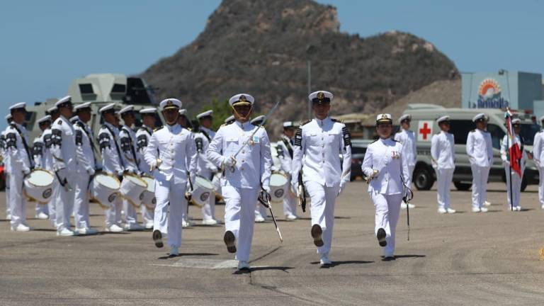 Conmemoración del Día de la Marina en Mazatlán.
