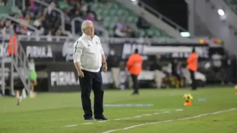 Víctor Manuel Vucetich es candidato para dirigir a Tigres.