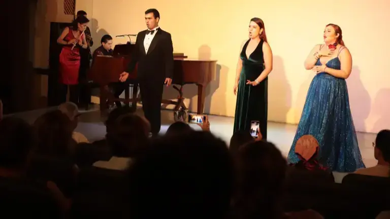 El maestro Juan Pablo García, en el piano, tendrá a su cargo la dirección del Ensamble Vocal del CMA durante el concierto.