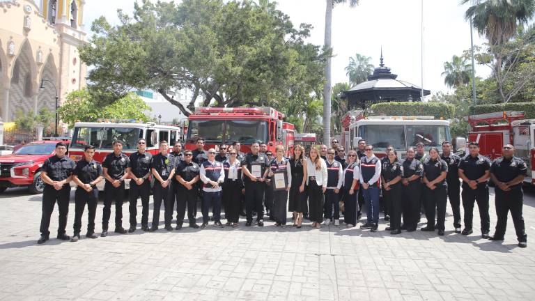 El Cuerpo Voluntario de Bomberos de Mazatlán recibió la medalla Jornadas Heroicas 2026.