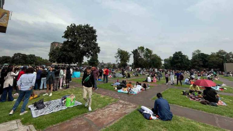 Un picnic se llevó a cabo en Ciudad Universitaria para ver el eclipse.